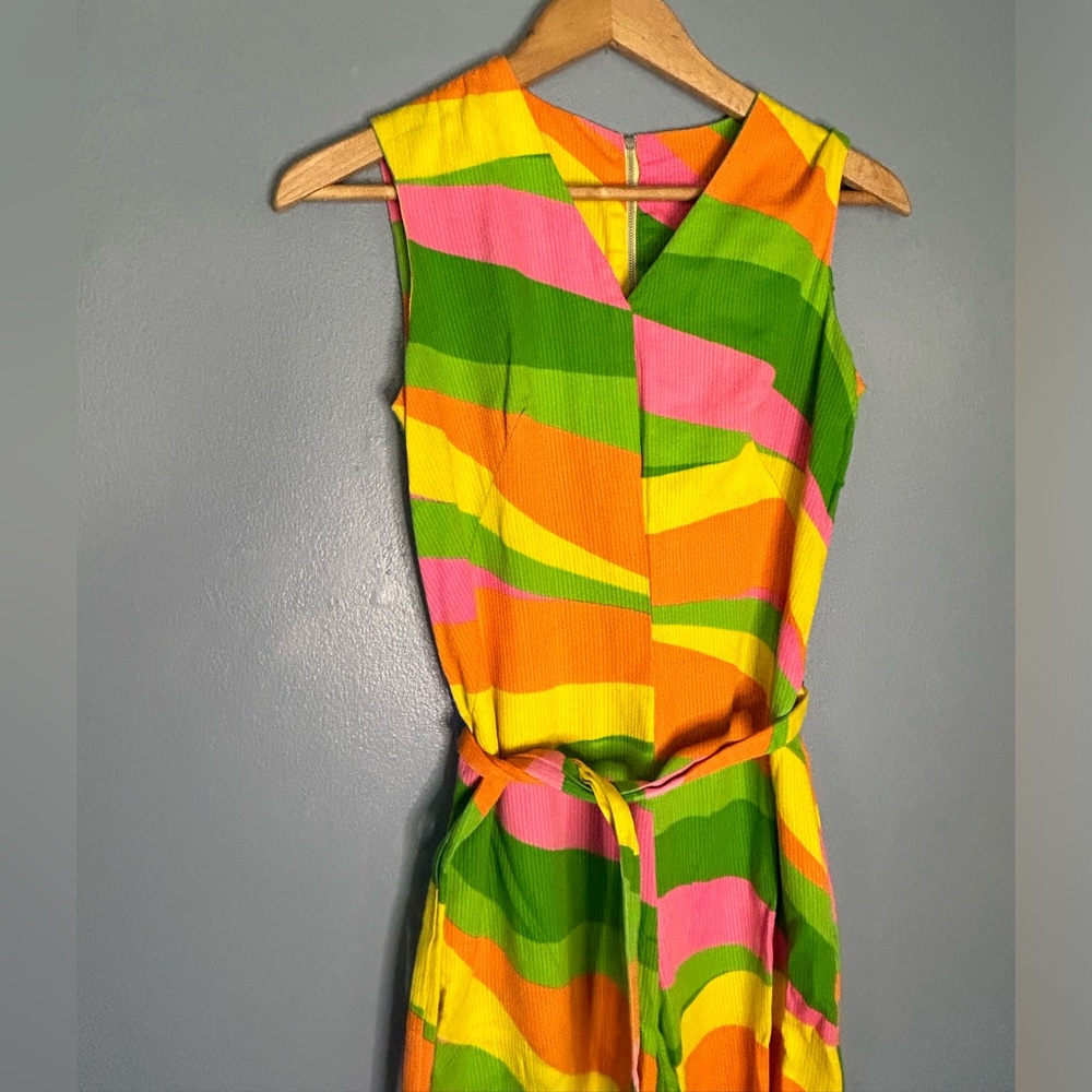 Retro Color-Block Jumpsuit With Attached Tie Belt - image 3